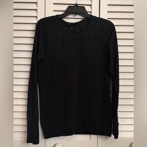 Athleta Women's Black athletic top with pattern